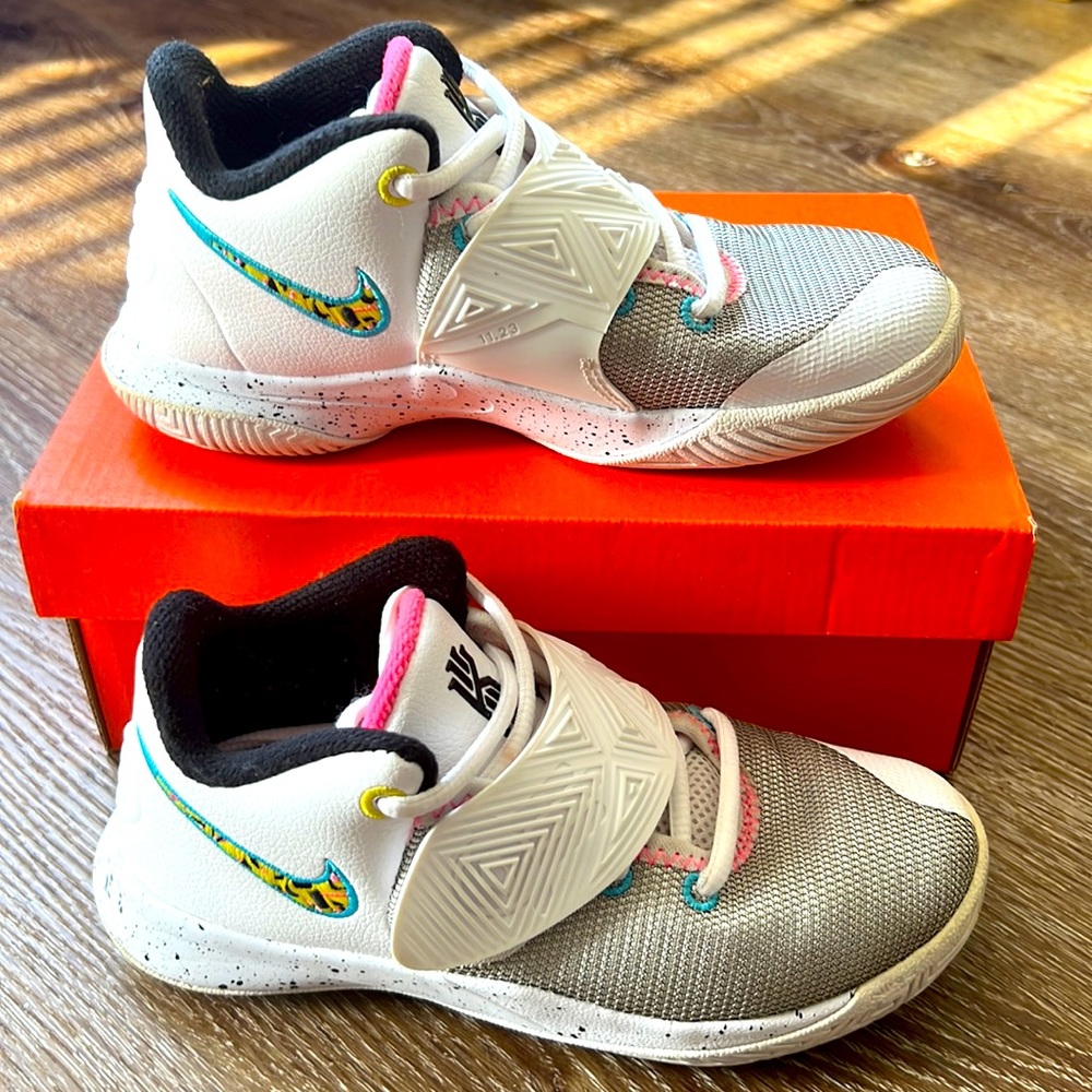 💫 Flawless Kids’ Nike Kyrie Flytrap III “South Beach” size 13 🌟
